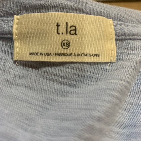NEW Anthropologie x t.la Lars Sz XS Classic V Neck Pocket Tee T Shirt Light Blue - Picture 3 of 5